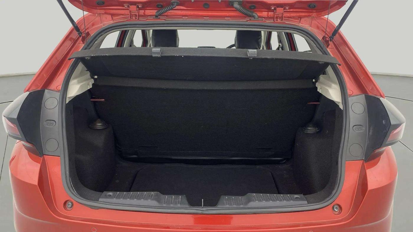 2021 Tata ALTROZ XZ PETROL, Petrol, Manual, 27,543 km, Boot Inside