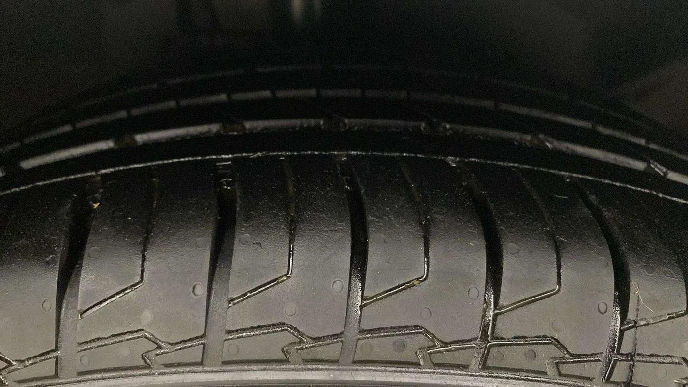 2018 Ford Ecosport TITANIUM + 1.5L PETROL, Petrol, Manual, 67,793 km, Right Front Tyre Tread