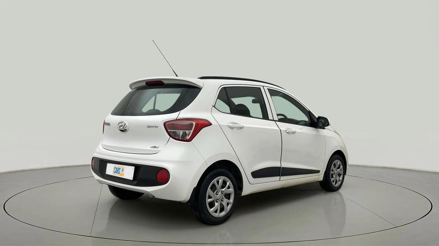 2018 Hyundai Grand i10 SPORTZ 1.2 KAPPA VTVT, Petrol, Manual, 15,535 km, Right Back Diagonal