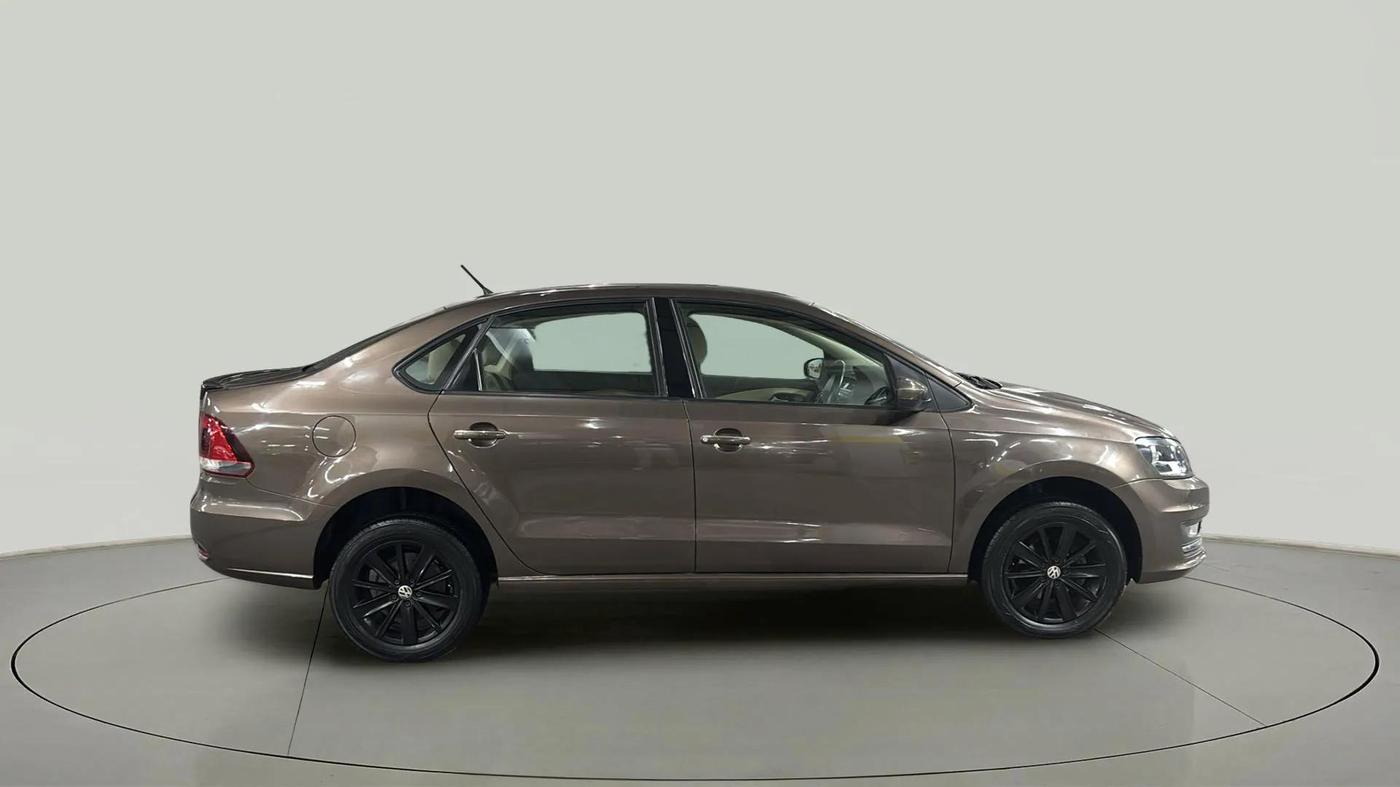 2016 Volkswagen Vento HIGHLINE PETROL AT, Petrol, Automatic, 35,712 km, Right Side View