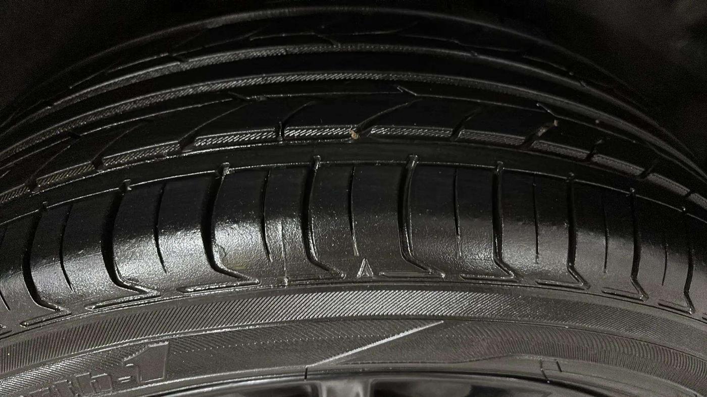 2016 Volkswagen Vento HIGHLINE PETROL AT, Petrol, Automatic, 35,712 km, Right Rear Tyre Tread