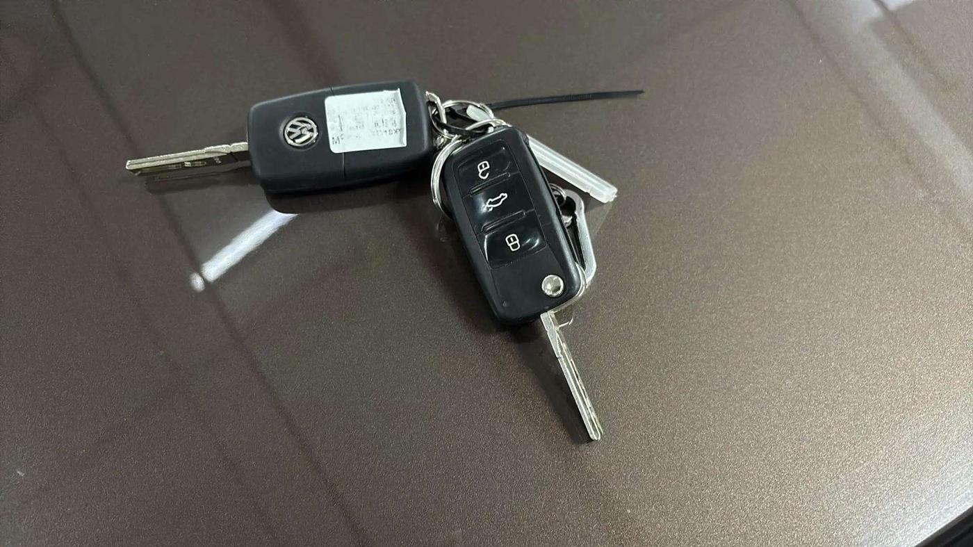 2016 Volkswagen Vento HIGHLINE PETROL AT, Petrol, Automatic, 35,712 km, Key Close Up