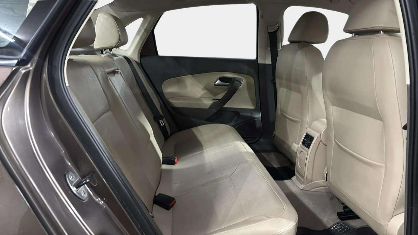 2016 Volkswagen Vento HIGHLINE PETROL AT, Petrol, Automatic, 35,712 km, Right Side Rear Door Cabin