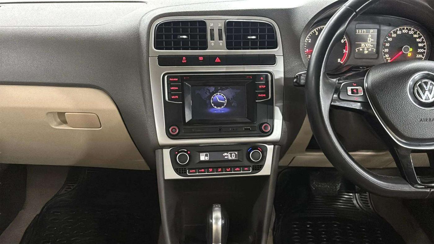 2016 Volkswagen Vento HIGHLINE PETROL AT, Petrol, Automatic, 35,712 km, Air Conditioner
