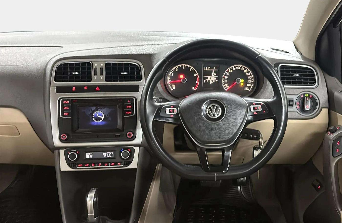 2016 Volkswagen Vento HIGHLINE PETROL AT, Petrol, Automatic, 35,712 km, Steering Wheel Close Up