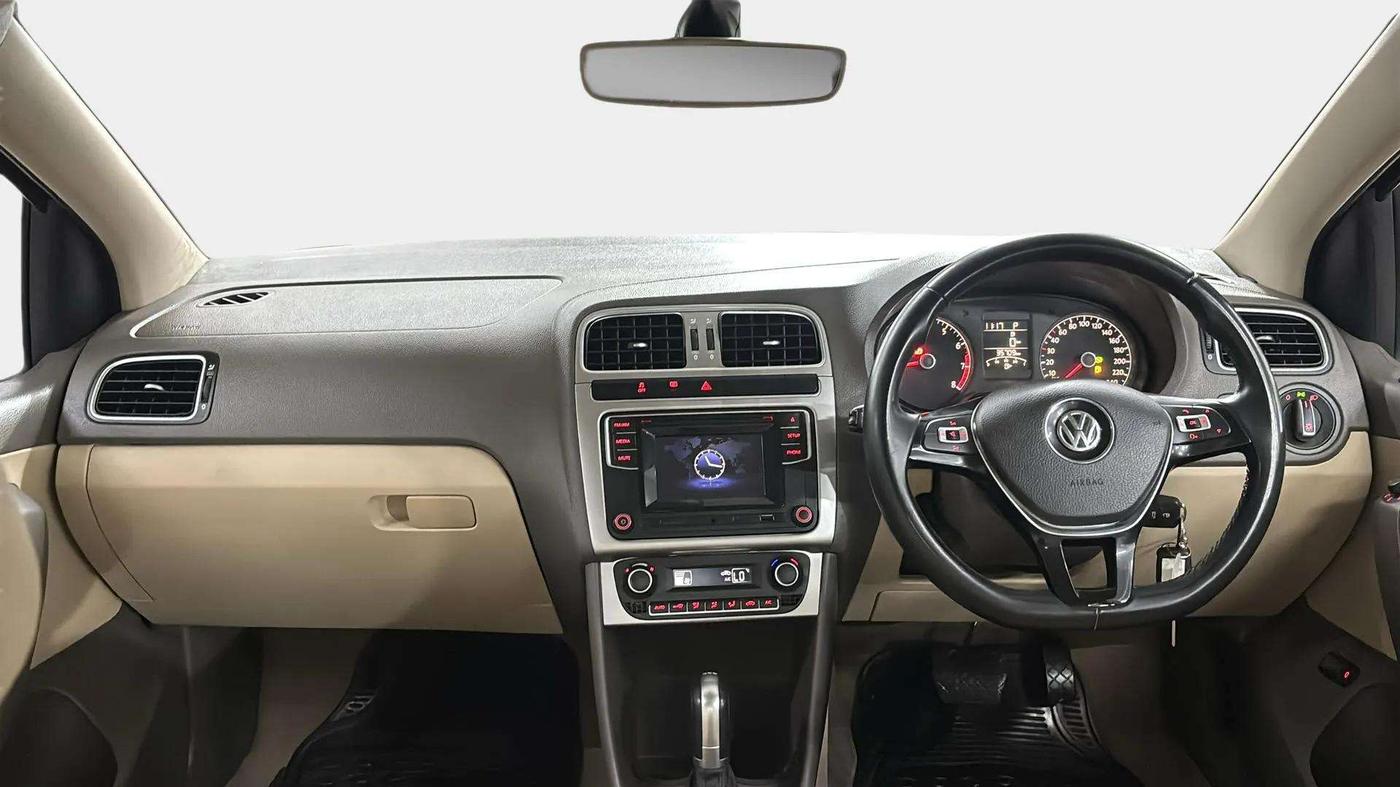 2016 Volkswagen Vento HIGHLINE PETROL AT, Petrol, Automatic, 35,712 km, Dashboard