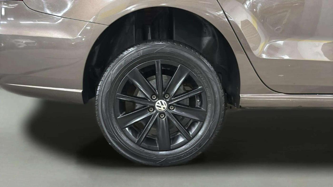2016 Volkswagen Vento HIGHLINE PETROL AT, Petrol, Automatic, 35,712 km, Right Rear Wheel