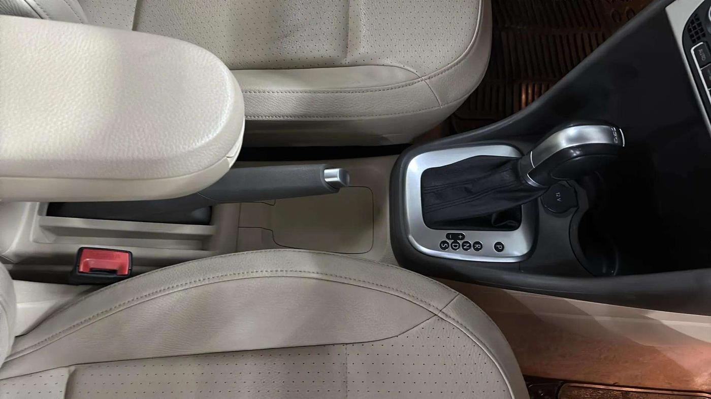 2016 Volkswagen Vento HIGHLINE PETROL AT, Petrol, Automatic, 35,712 km, Gear Lever