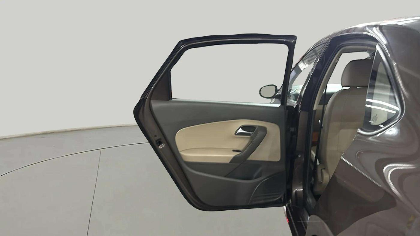 2016 Volkswagen Vento HIGHLINE PETROL AT, Petrol, Automatic, 35,712 km, LHS Rear Door