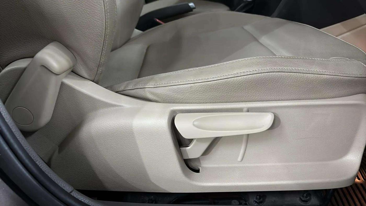 2016 Volkswagen Vento HIGHLINE PETROL AT, Petrol, Automatic, 35,712 km, Driver Side Adjustment Panel