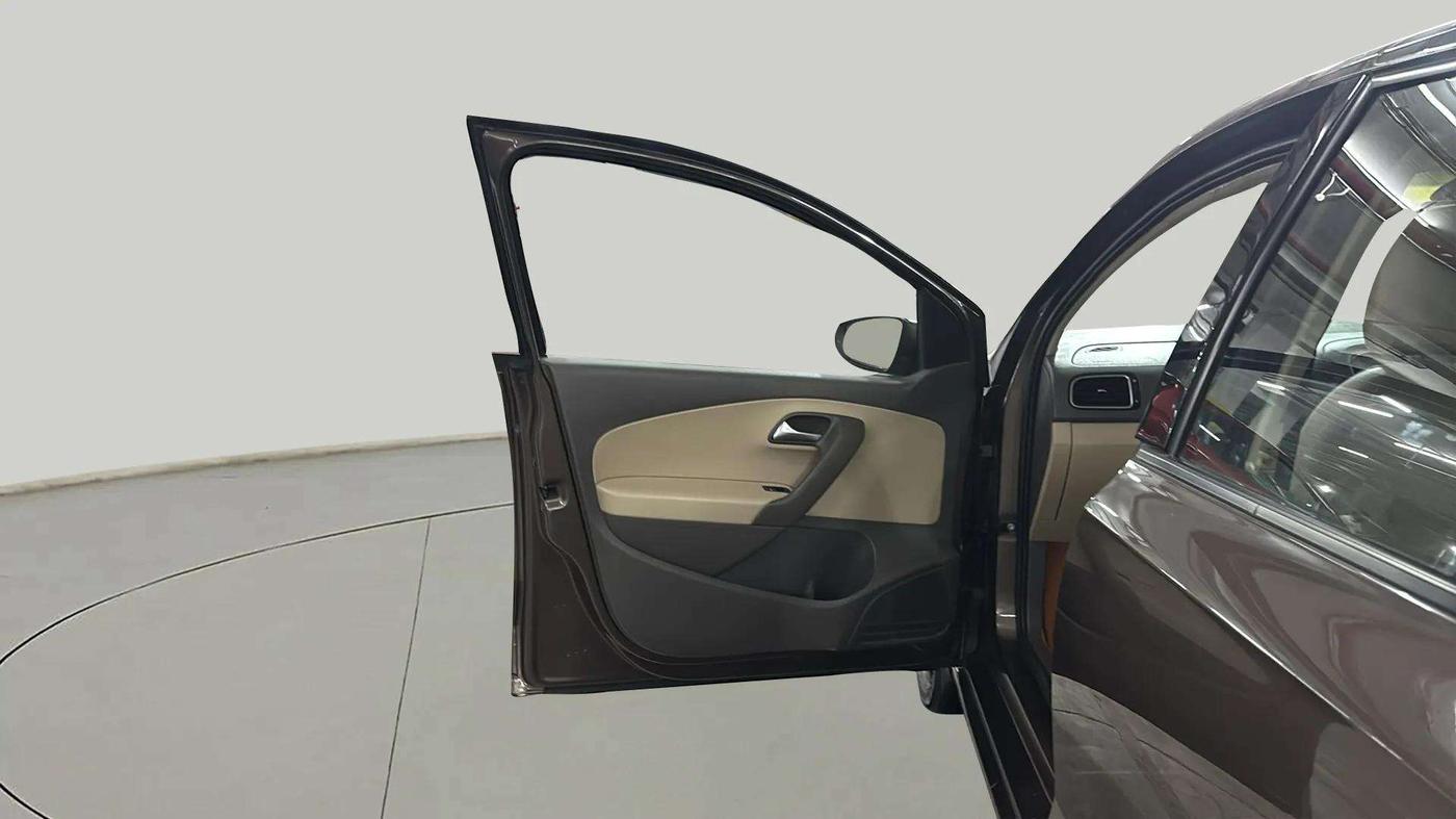 2016 Volkswagen Vento HIGHLINE PETROL AT, Petrol, Automatic, 35,712 km, LHS Front Door
