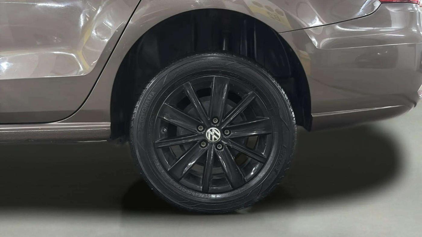 2016 Volkswagen Vento HIGHLINE PETROL AT, Petrol, Automatic, 35,712 km, Left Rear Wheel