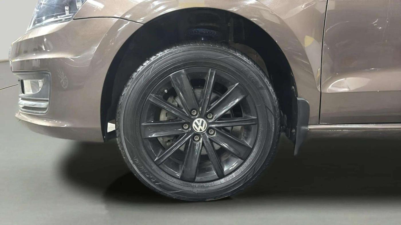 2016 Volkswagen Vento HIGHLINE PETROL AT, Petrol, Automatic, 35,712 km, Left Front Wheel