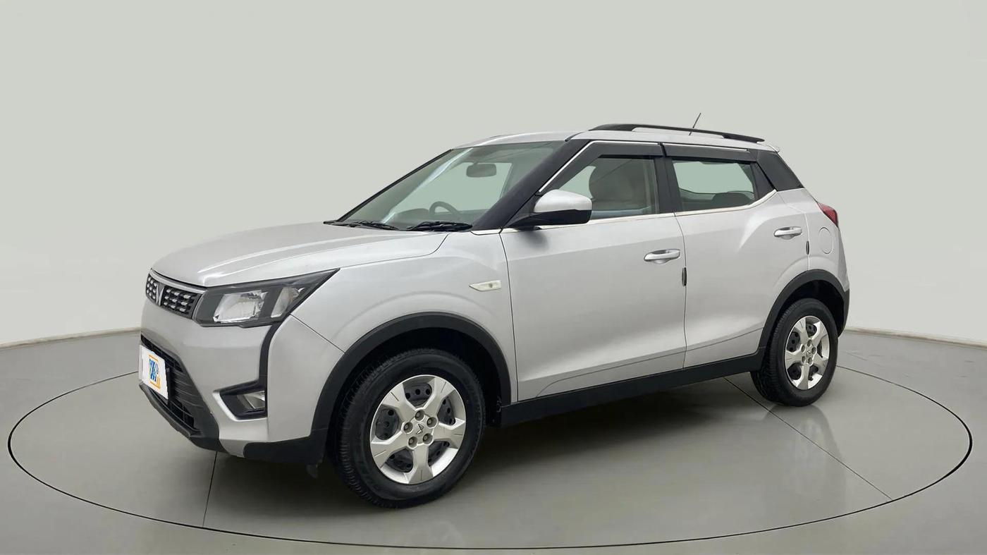 2023 Mahindra XUV300 W6 1.5 Diesel, Diesel, Manual, 61,712 km, Left Front Diagonal