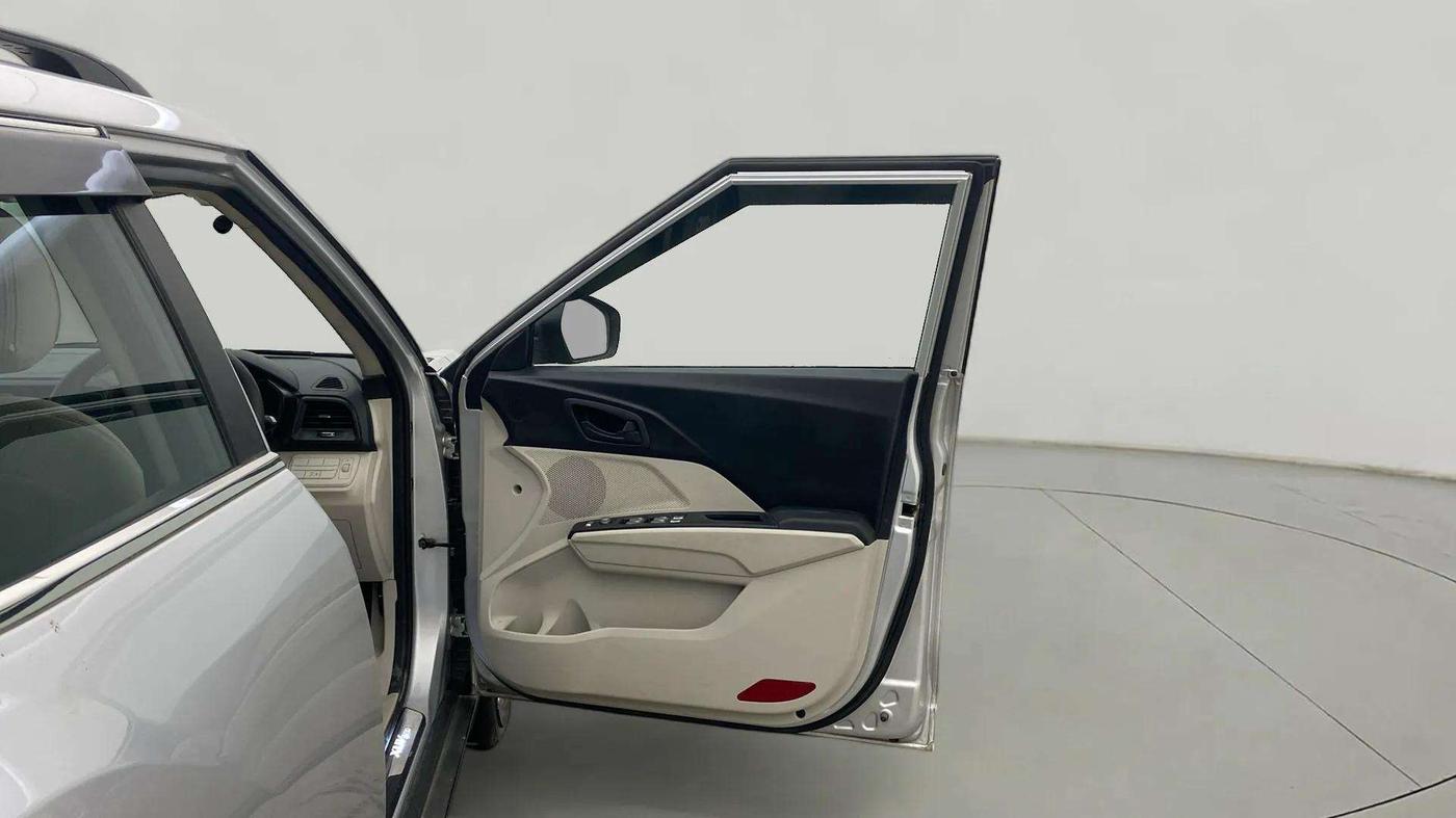 2023 Mahindra XUV300 W6 1.5 Diesel, Diesel, Manual, 61,712 km, RHS Front Door