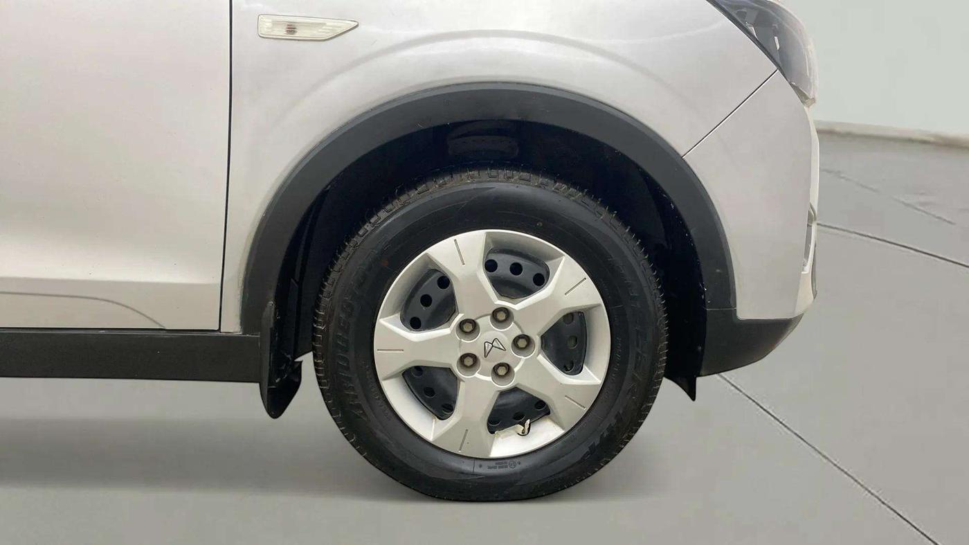 2023 Mahindra XUV300 W6 1.5 Diesel, Diesel, Manual, 61,712 km, Right Front Wheel