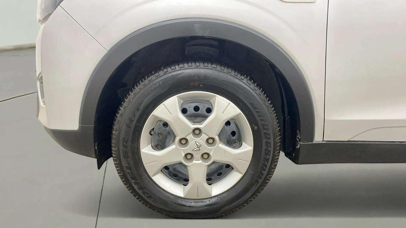 2023 Mahindra XUV300 W6 1.5 Diesel, Diesel, Manual, 61,712 km, Left Front Wheel