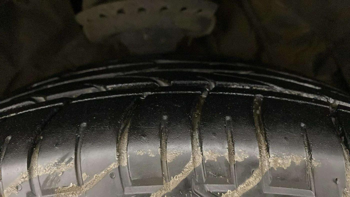 2023 Mahindra XUV300 W6 1.5 Diesel, Diesel, Manual, 61,712 km, Right Front Tyre Tread