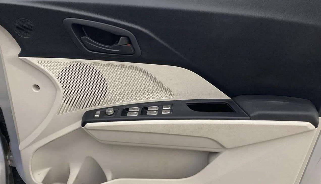 2023 Mahindra XUV300 W6 1.5 Diesel, Diesel, Manual, 61,712 km, Driver Side Door Panels Control