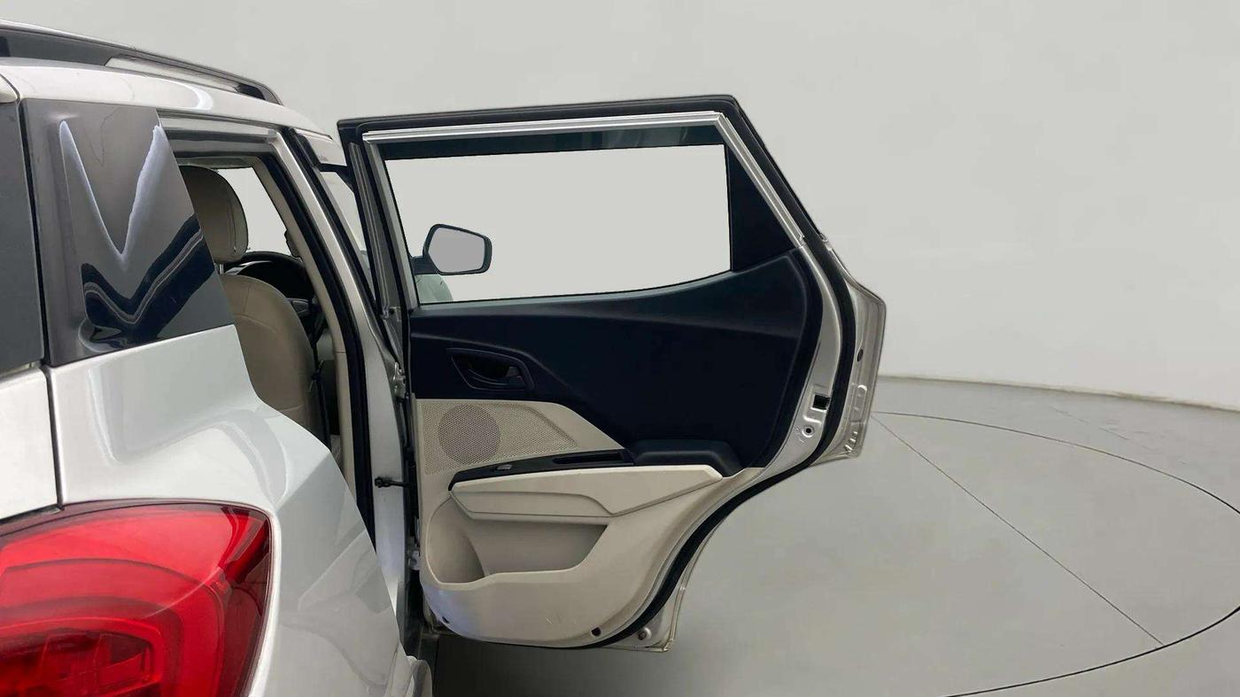 2023 Mahindra XUV300 W6 1.5 Diesel, Diesel, Manual, 61,712 km, RHS Rear Door