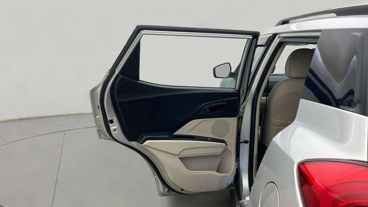 2023 Mahindra XUV300 W6 1.5 Diesel, Diesel, Manual, 61,712 km, LHS Rear Door