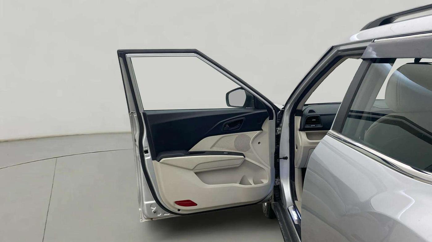 2023 Mahindra XUV300 W6 1.5 Diesel, Diesel, Manual, 61,712 km, LHS Front Door