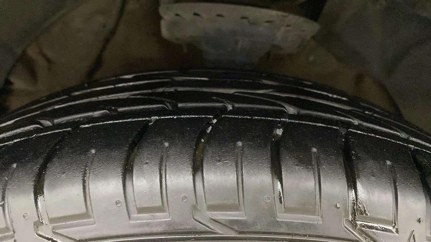 2023 Mahindra XUV300 W6 1.5 Diesel, Diesel, Manual, 61,712 km, Left Front Tyre Tread