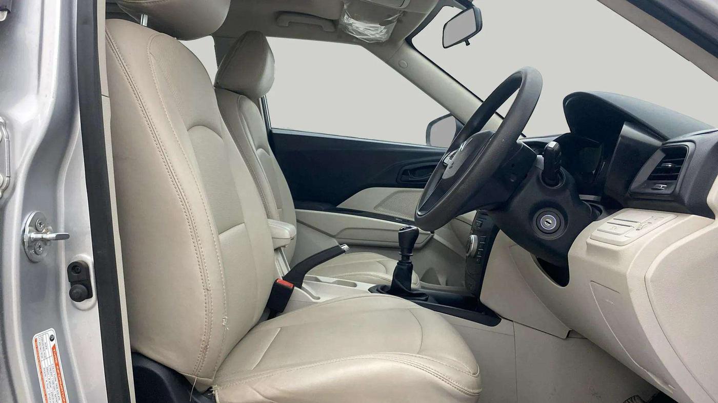 2023 Mahindra XUV300 W6 1.5 Diesel, Diesel, Manual, 61,712 km, Right Side Front Door Cabin