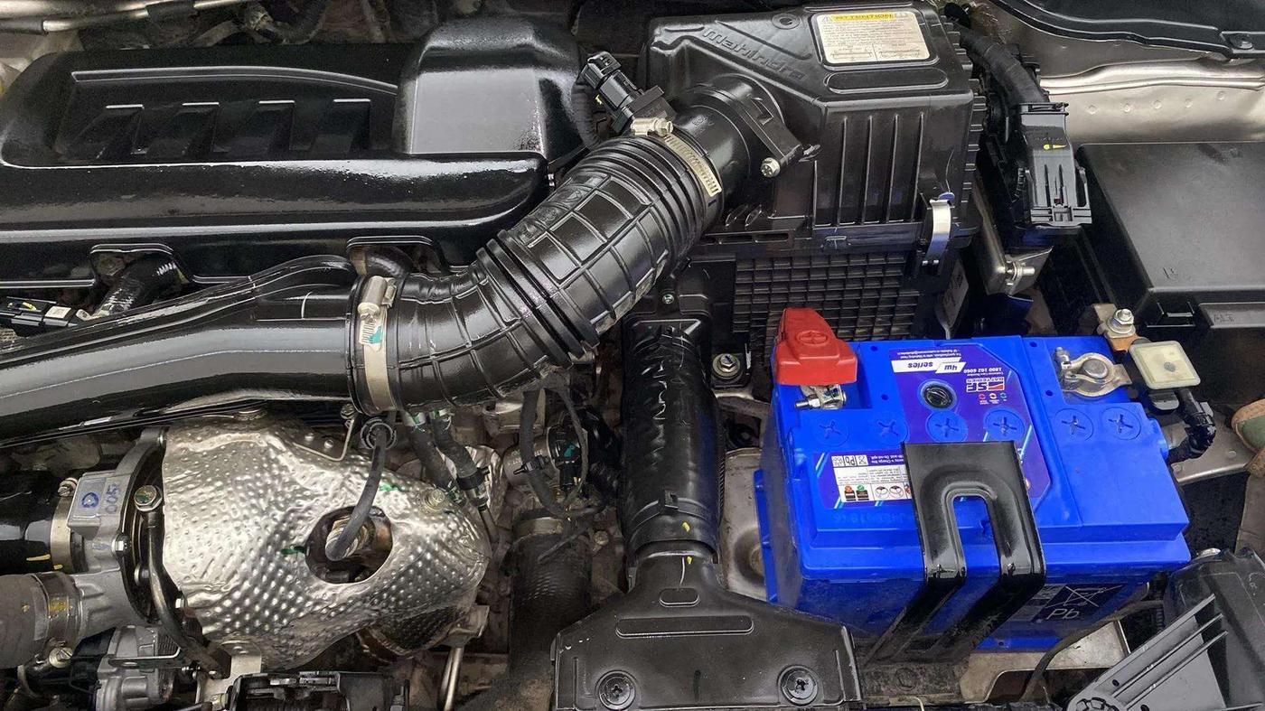 2023 Mahindra XUV300 W6 1.5 Diesel, Diesel, Manual, 61,712 km, Engine View - Left