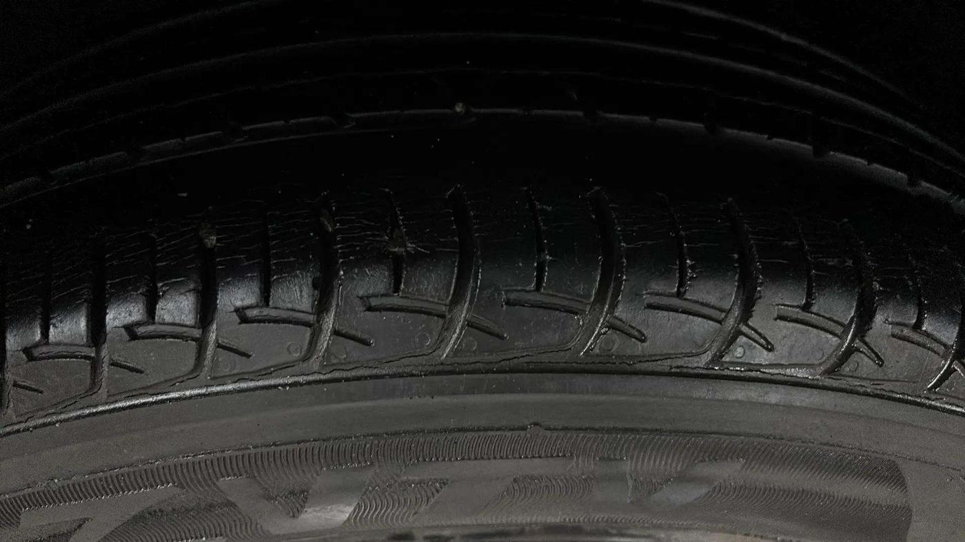 2016 Maruti Baleno DELTA PETROL 1.2, Petrol, Manual, 48,469 km, Right Rear Tyre Tread