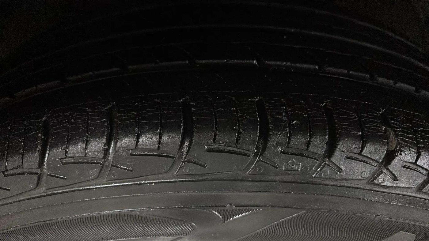 2016 Maruti Baleno DELTA PETROL 1.2, Petrol, Manual, 48,469 km, Right Front Tyre Tread