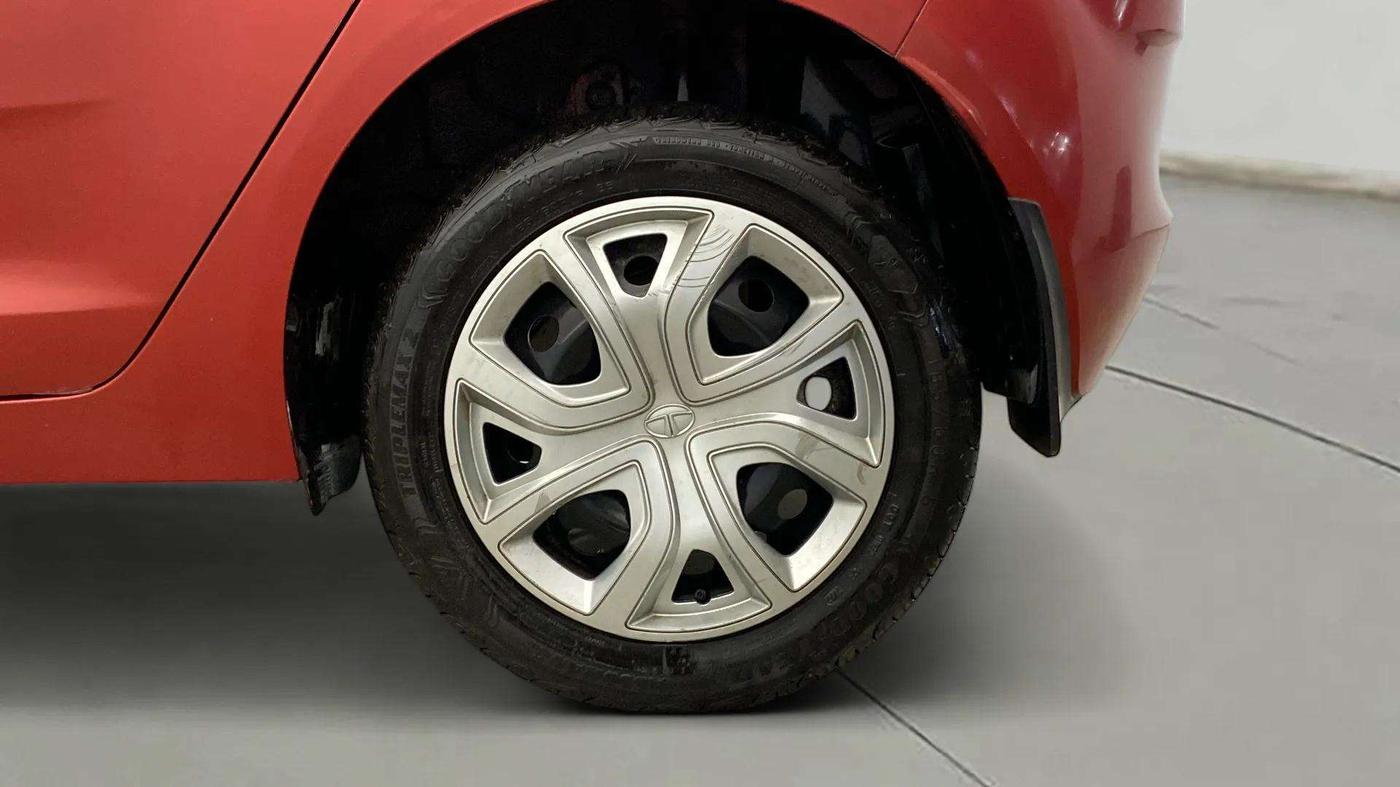 2023 Tata ALTROZ XM PLUS SUNROOF, Petrol, Manual, 14,914 km, Left Rear Wheel