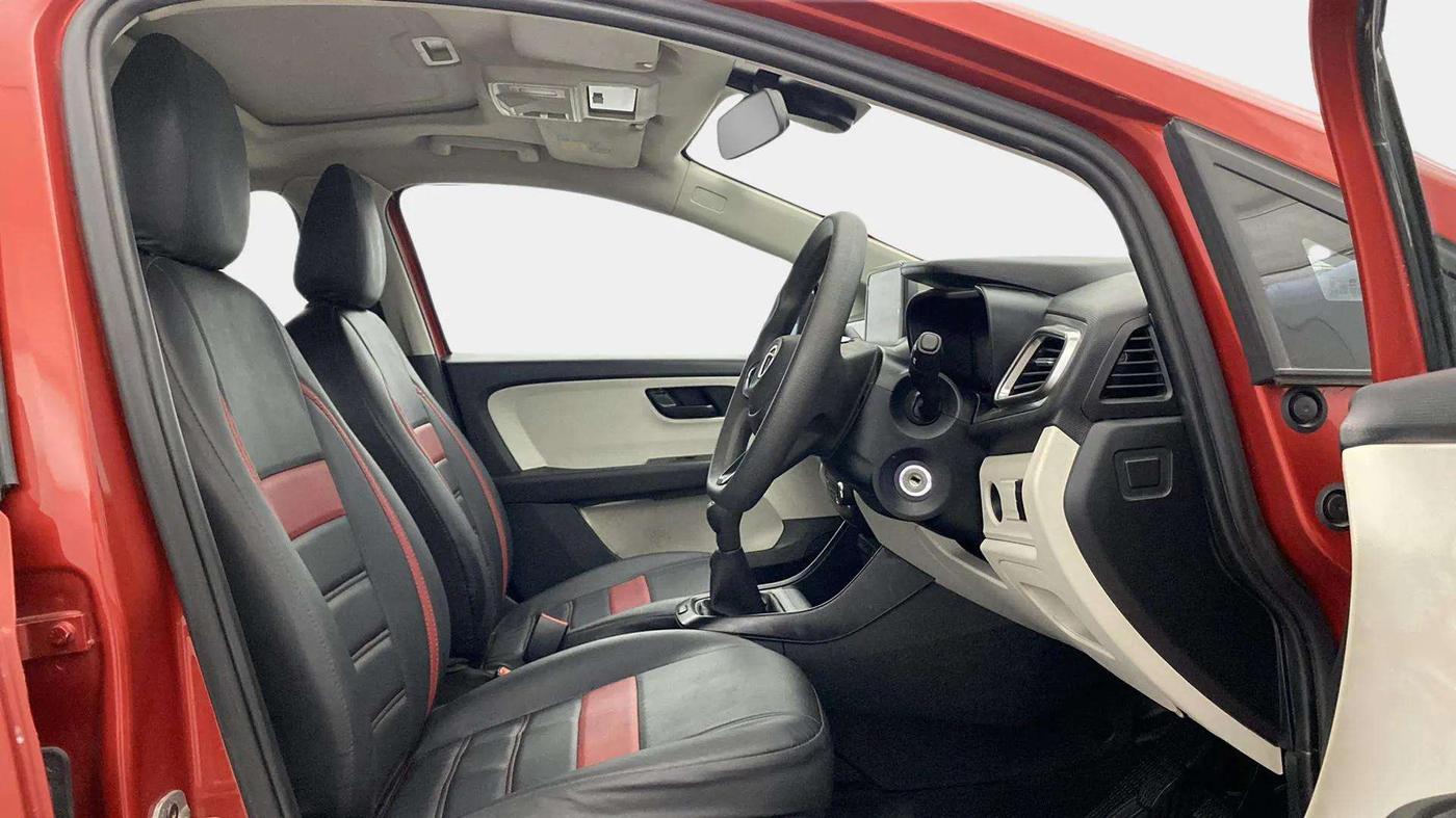 2023 Tata ALTROZ XM PLUS SUNROOF, Petrol, Manual, 14,914 km, Right Side Front Door Cabin
