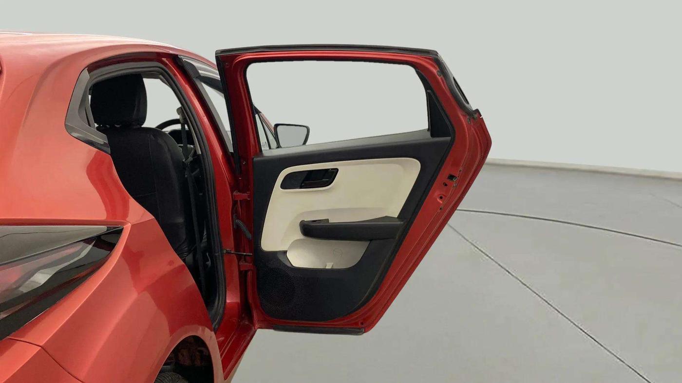 2023 Tata ALTROZ XM PLUS SUNROOF, Petrol, Manual, 14,914 km, RHS Rear Door