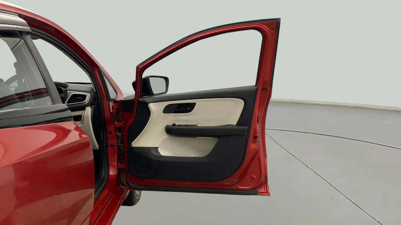 2023 Tata ALTROZ XM PLUS SUNROOF, Petrol, Manual, 14,914 km, RHS Front Door