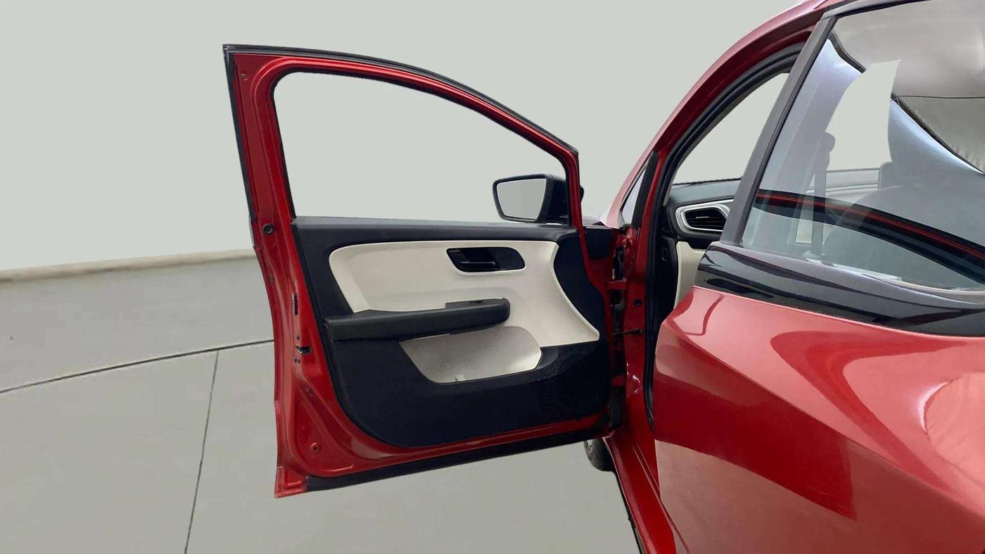2023 Tata ALTROZ XM PLUS SUNROOF, Petrol, Manual, 14,914 km, LHS Front Door