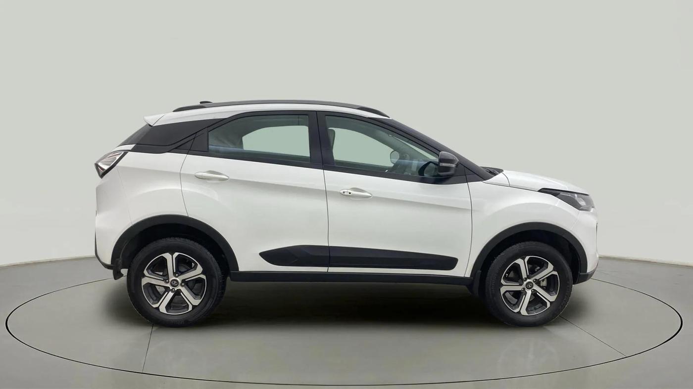 2023 Tata NEXON XZA PLUS SUNROOF PETROL, Petrol, Automatic, 22,759 km, Right Side View