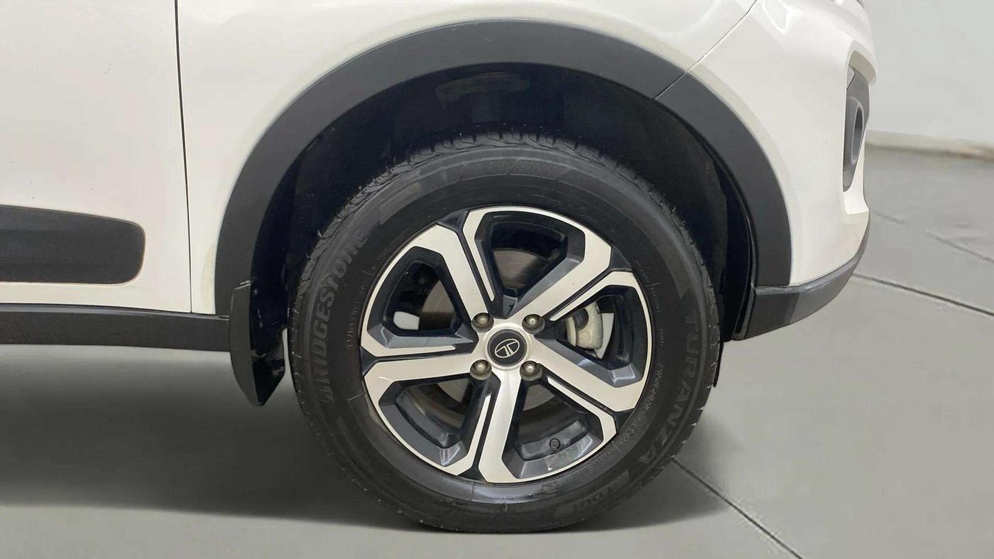 2023 Tata NEXON XZA PLUS SUNROOF PETROL, Petrol, Automatic, 22,759 km, Right Front Wheel