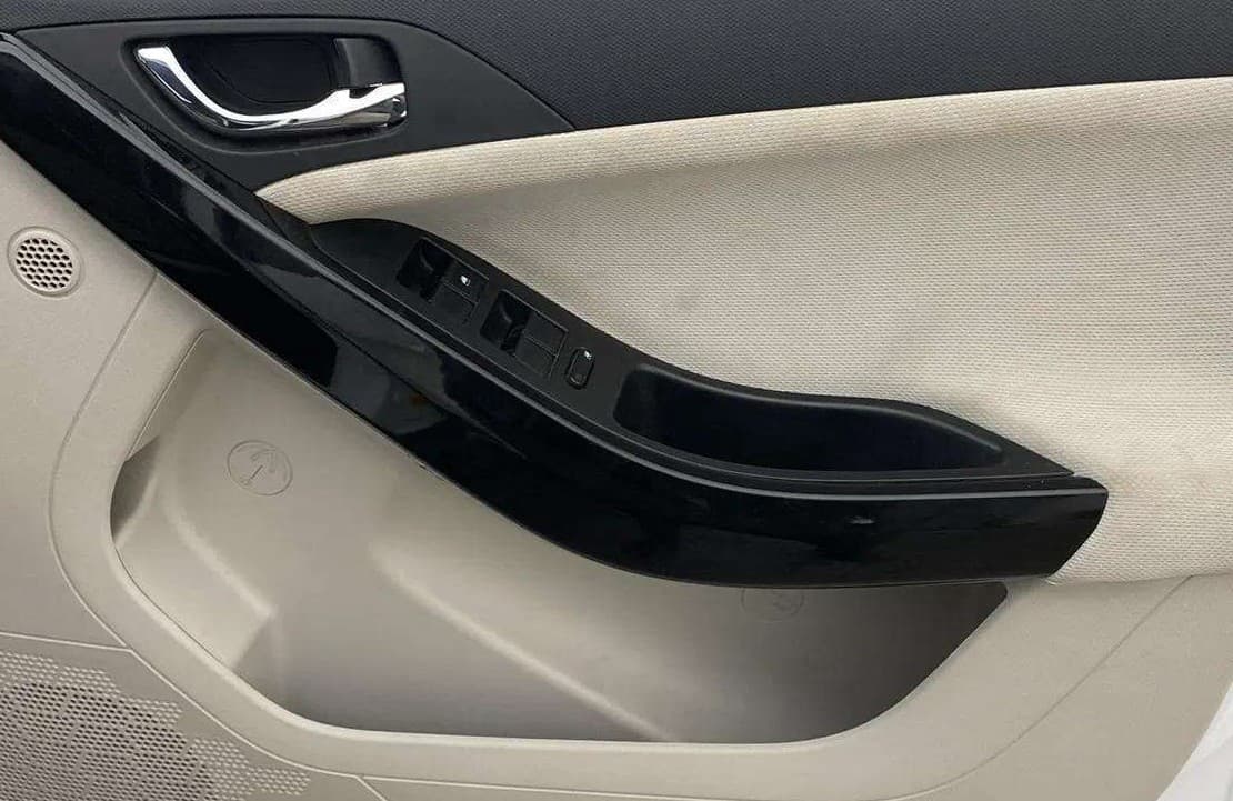2023 Tata NEXON XZA PLUS SUNROOF PETROL, Petrol, Automatic, 22,759 km, Driver Side Door Panels Control