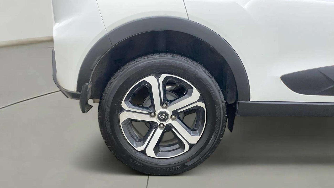 2023 Tata NEXON XZA PLUS SUNROOF PETROL, Petrol, Automatic, 22,759 km, Right Rear Wheel