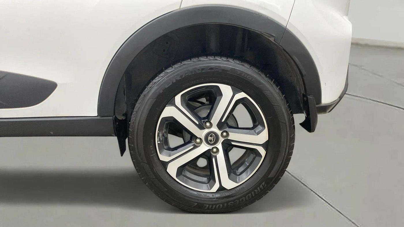 2023 Tata NEXON XZA PLUS SUNROOF PETROL, Petrol, Automatic, 22,759 km, Left Rear Wheel