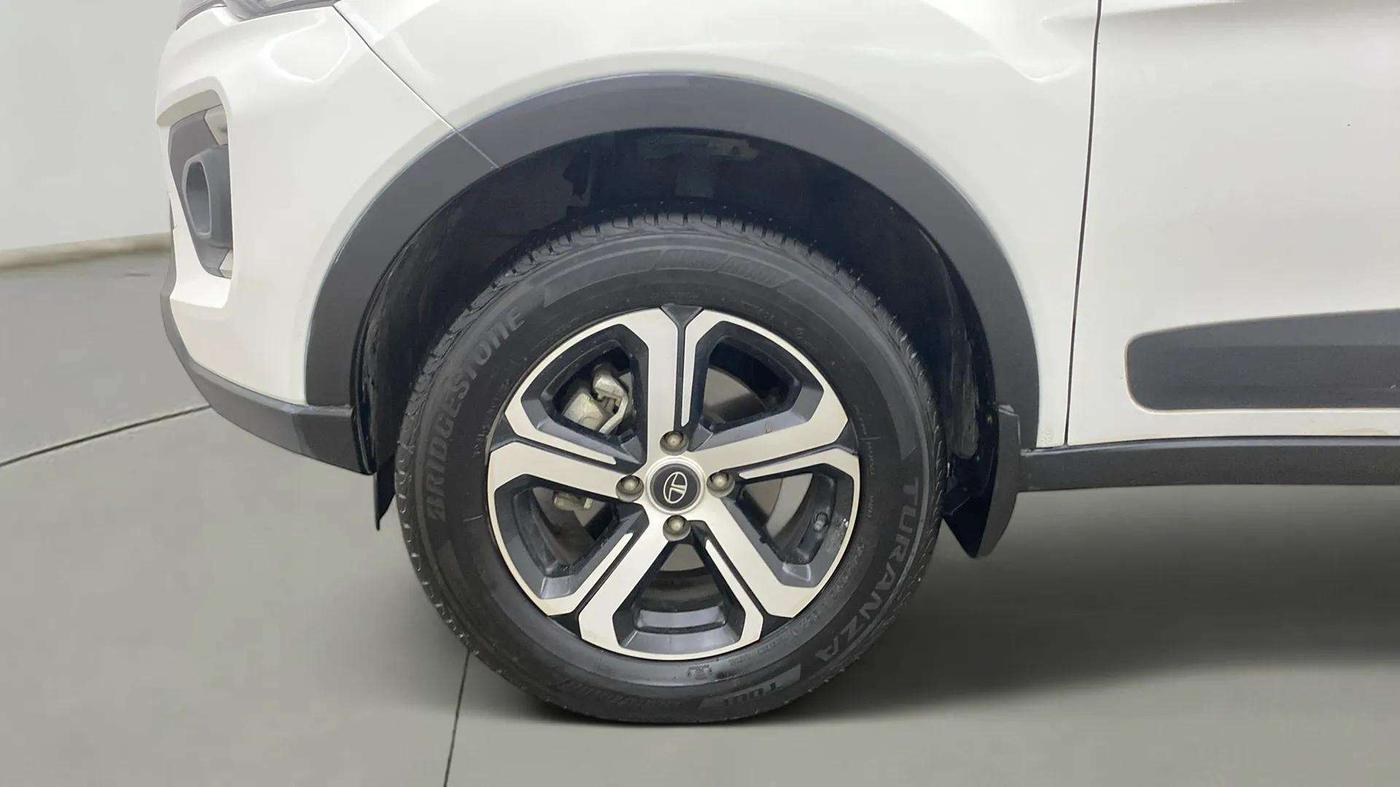 2023 Tata NEXON XZA PLUS SUNROOF PETROL, Petrol, Automatic, 22,759 km, Left Front Wheel