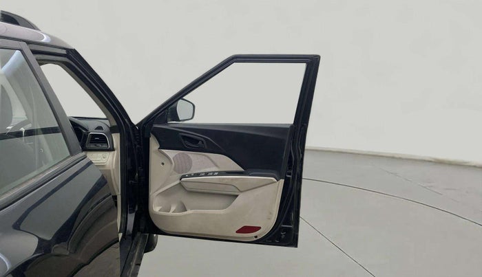 2020 Mahindra XUV300 W6 1.2 PETROL, Petrol, Manual, 62,206 km, RHS Front Door