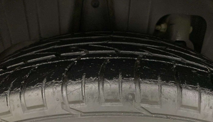 2020 Mahindra XUV300 W6 1.2 PETROL, Petrol, Manual, 62,206 km, Right Rear Tyre Tread