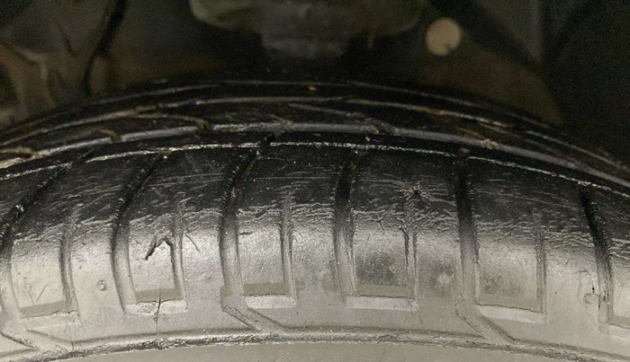 2020 Mahindra XUV300 W6 1.2 PETROL, Petrol, Manual, 62,206 km, Left Front Tyre Tread