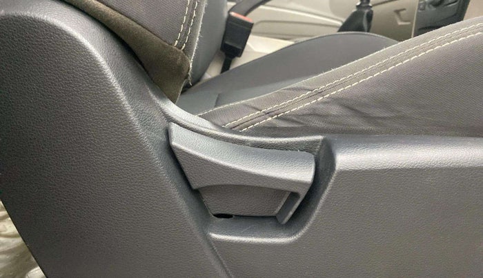 2020 Mahindra XUV300 W6 1.2 PETROL, Petrol, Manual, 62,206 km, Driver Side Adjustment Panel