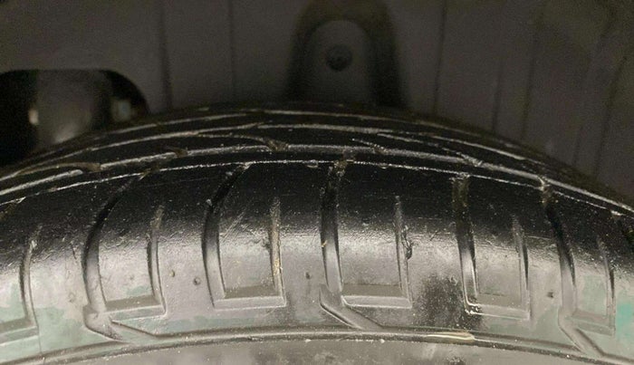 2020 Mahindra XUV300 W6 1.2 PETROL, Petrol, Manual, 62,206 km, Left Rear Tyre Tread