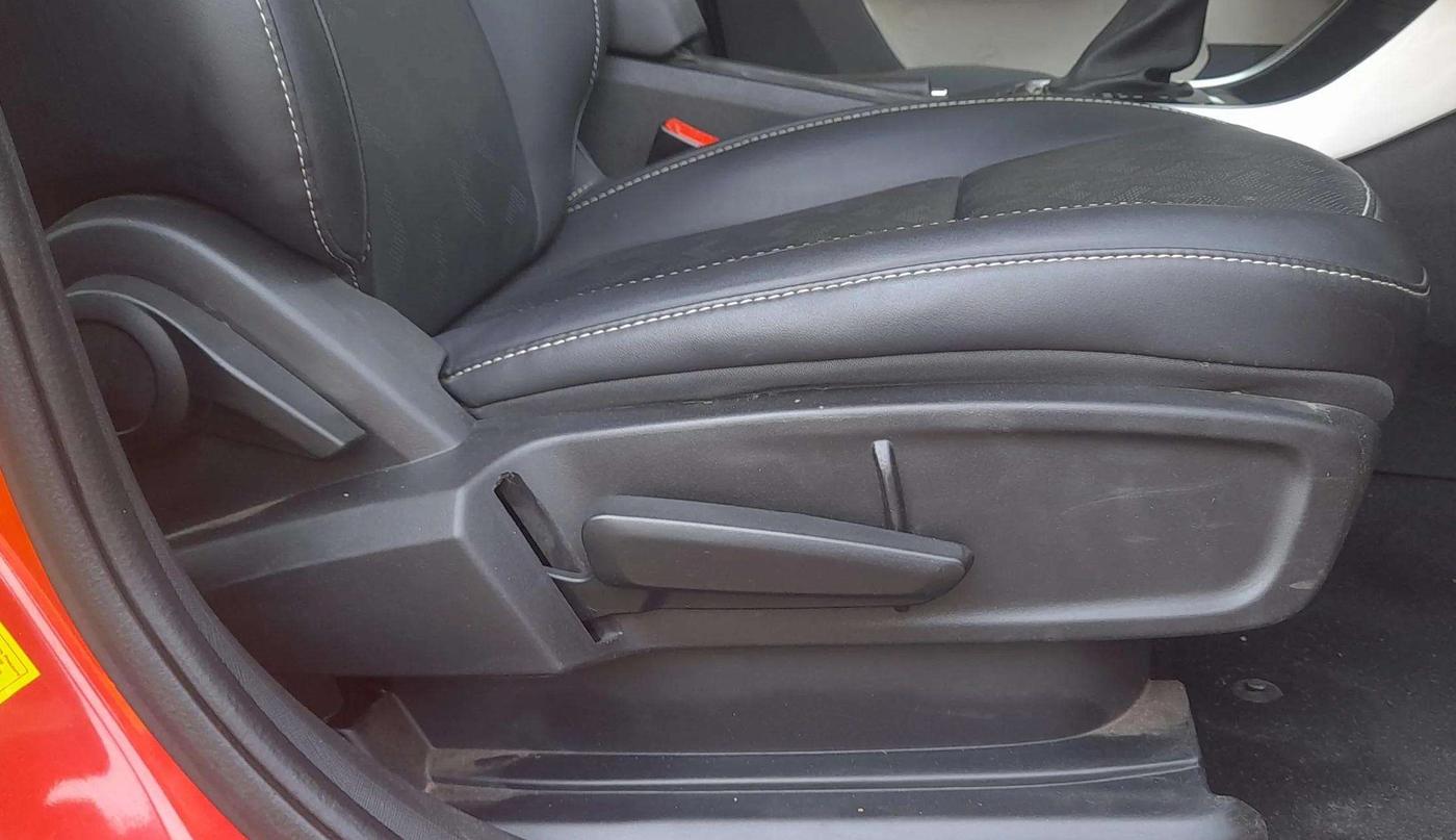 2025 Tata ALTROZ XZA PLUS, Petrol, Automatic, 5,210 km, Driver Side Adjustment Panel