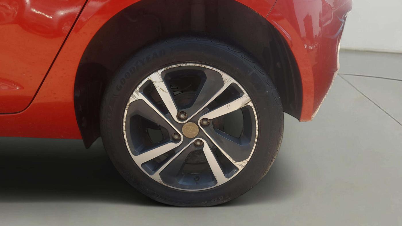 2025 Tata ALTROZ XZA PLUS, Petrol, Automatic, 5,210 km, Left Rear Wheel