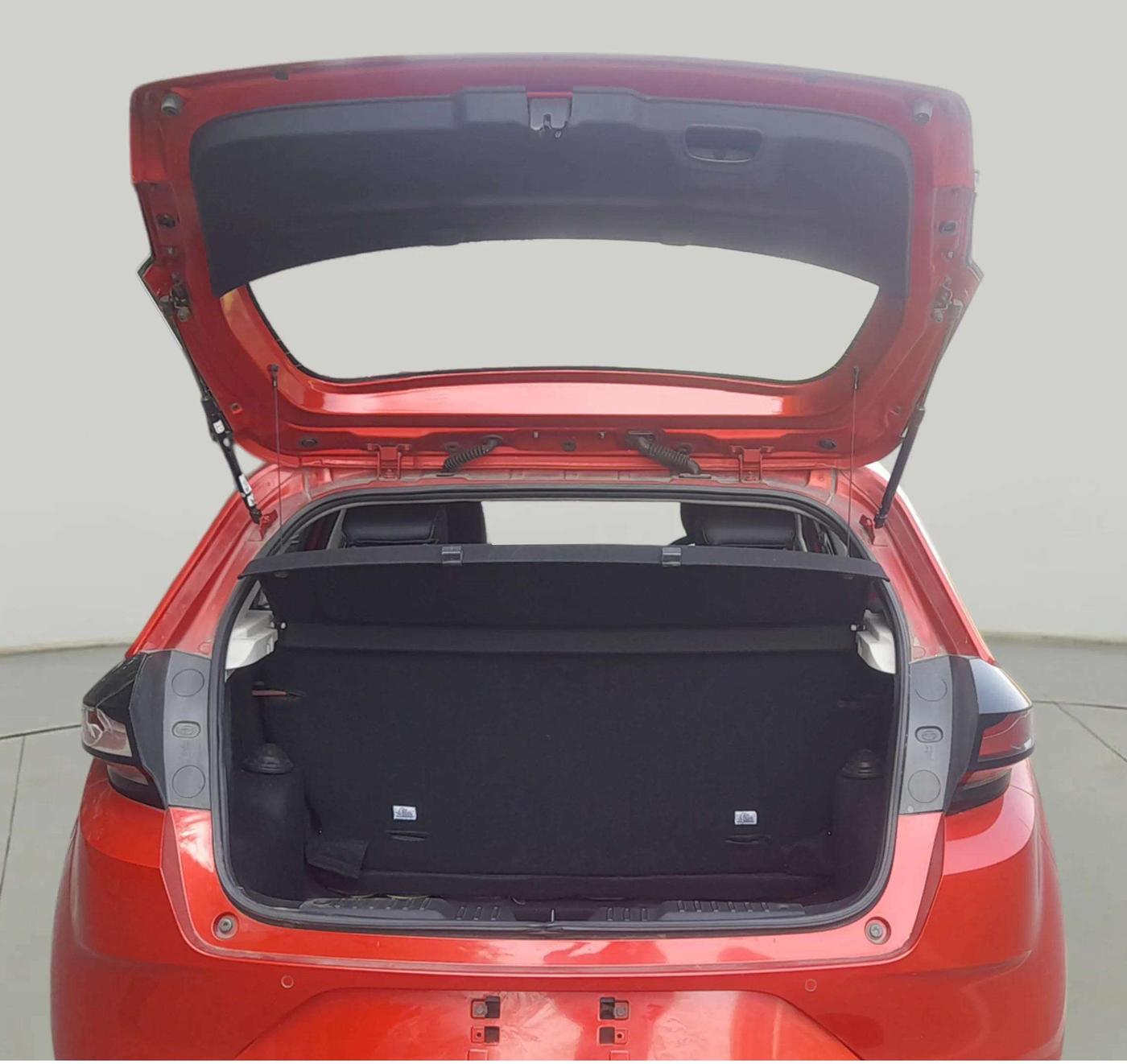 2025 Tata ALTROZ XZA PLUS, Petrol, Automatic, 5,210 km, Boot Door Open